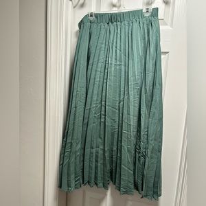 FINAL PRICE A new day green pleated a-line skirt